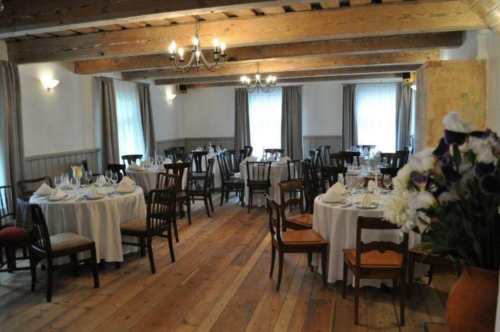 Meke Hotel Mustkalni ภายนอก รูปภาพ
