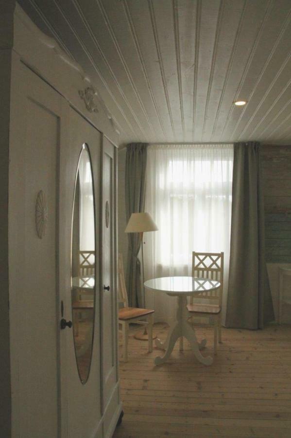 Meke Hotel Mustkalni ภายนอก รูปภาพ