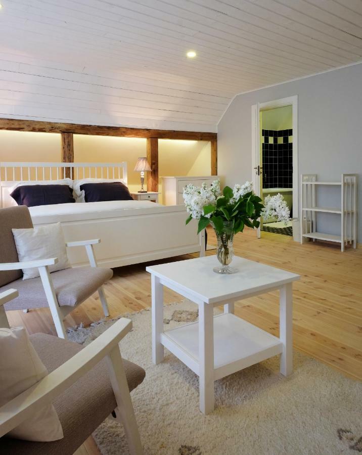 Meke Hotel Mustkalni ภายนอก รูปภาพ