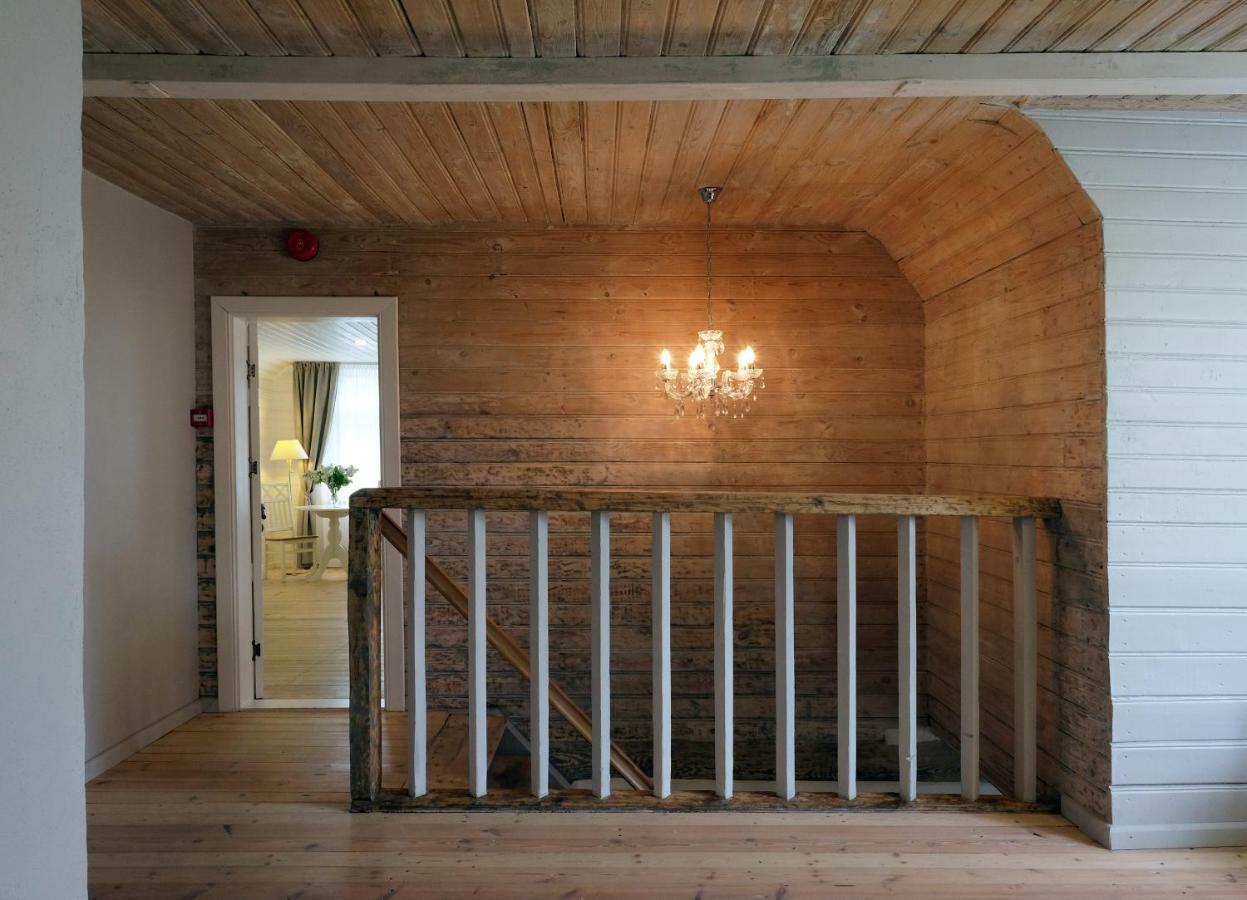 Meke Hotel Mustkalni ภายนอก รูปภาพ