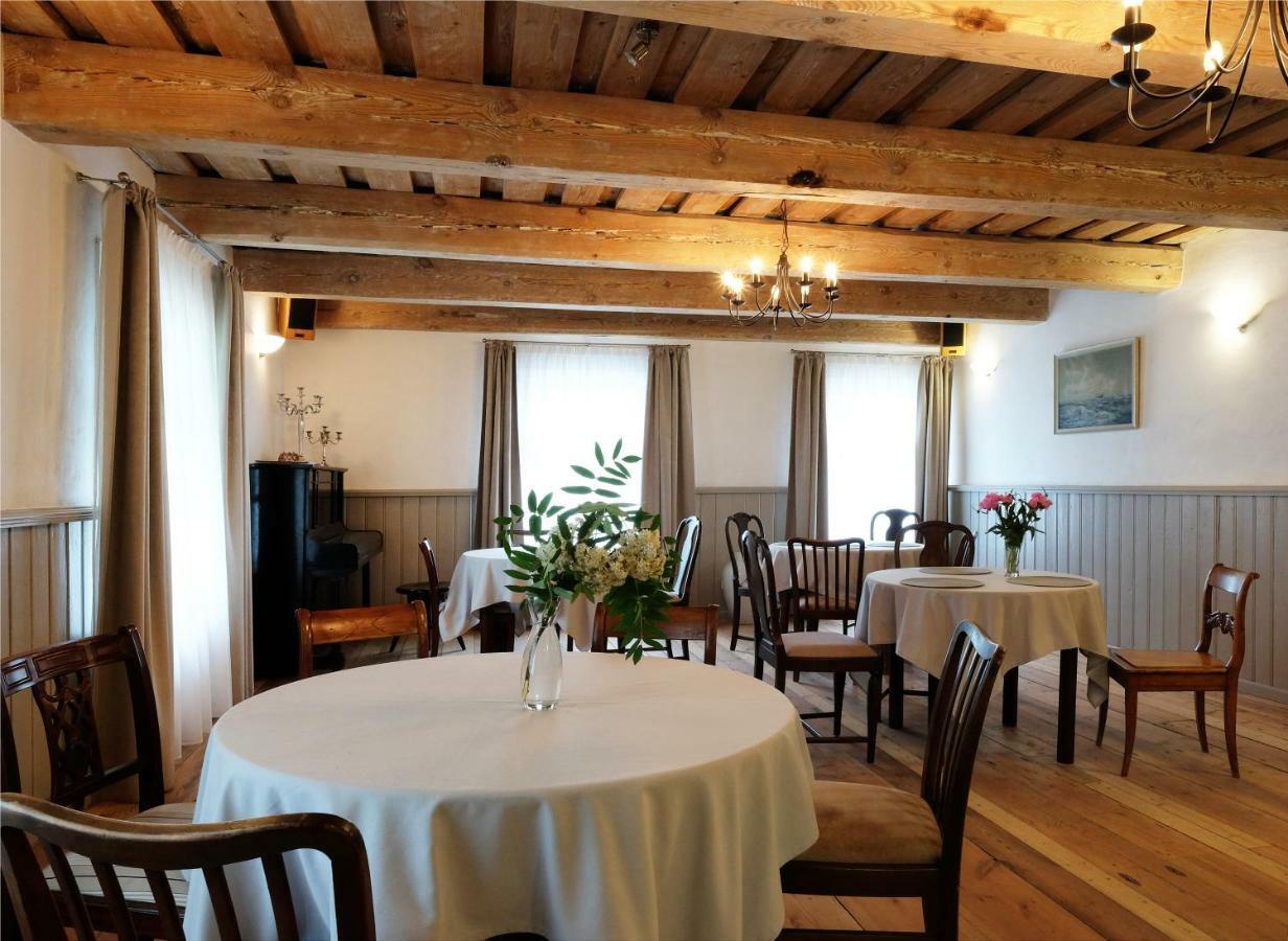 Meke Hotel Mustkalni ภายนอก รูปภาพ