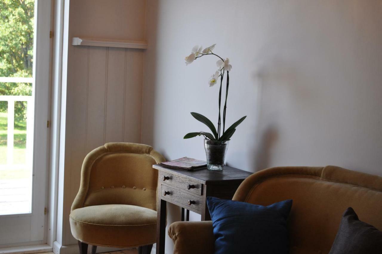 Meke Hotel Mustkalni ภายนอก รูปภาพ