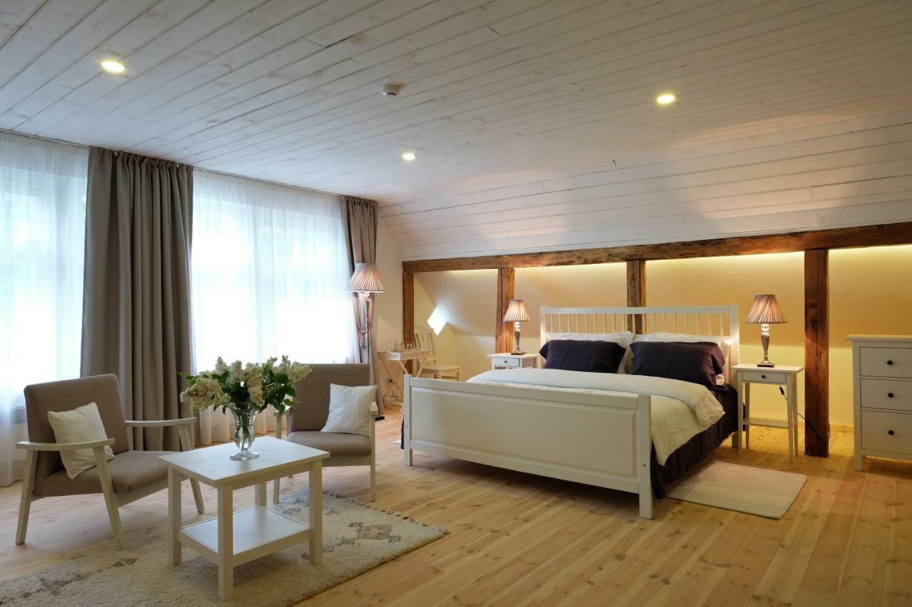 Meke Hotel Mustkalni ภายนอก รูปภาพ