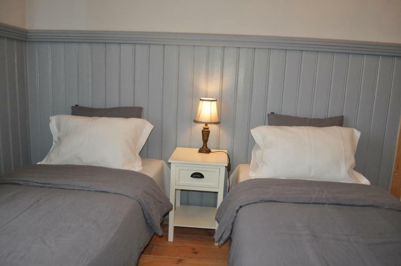 Meke Hotel Mustkalni ภายนอก รูปภาพ