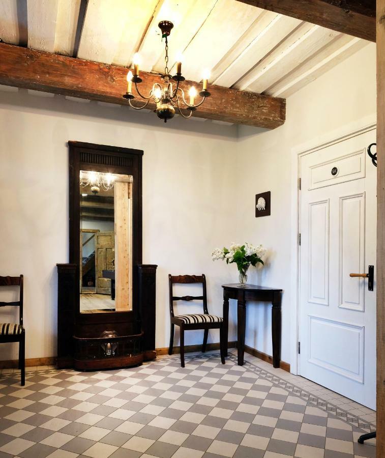 Meke Hotel Mustkalni ภายนอก รูปภาพ