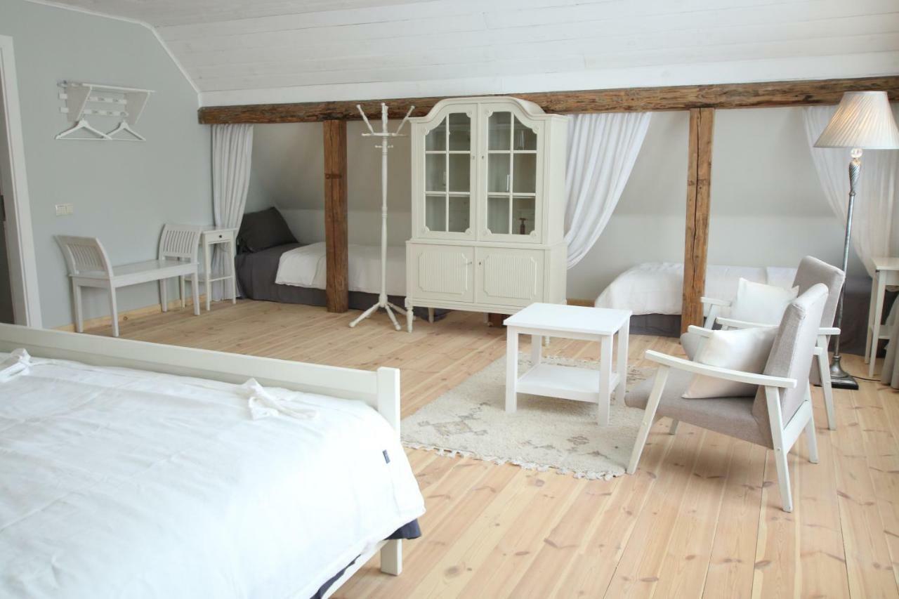 Meke Hotel Mustkalni ภายนอก รูปภาพ