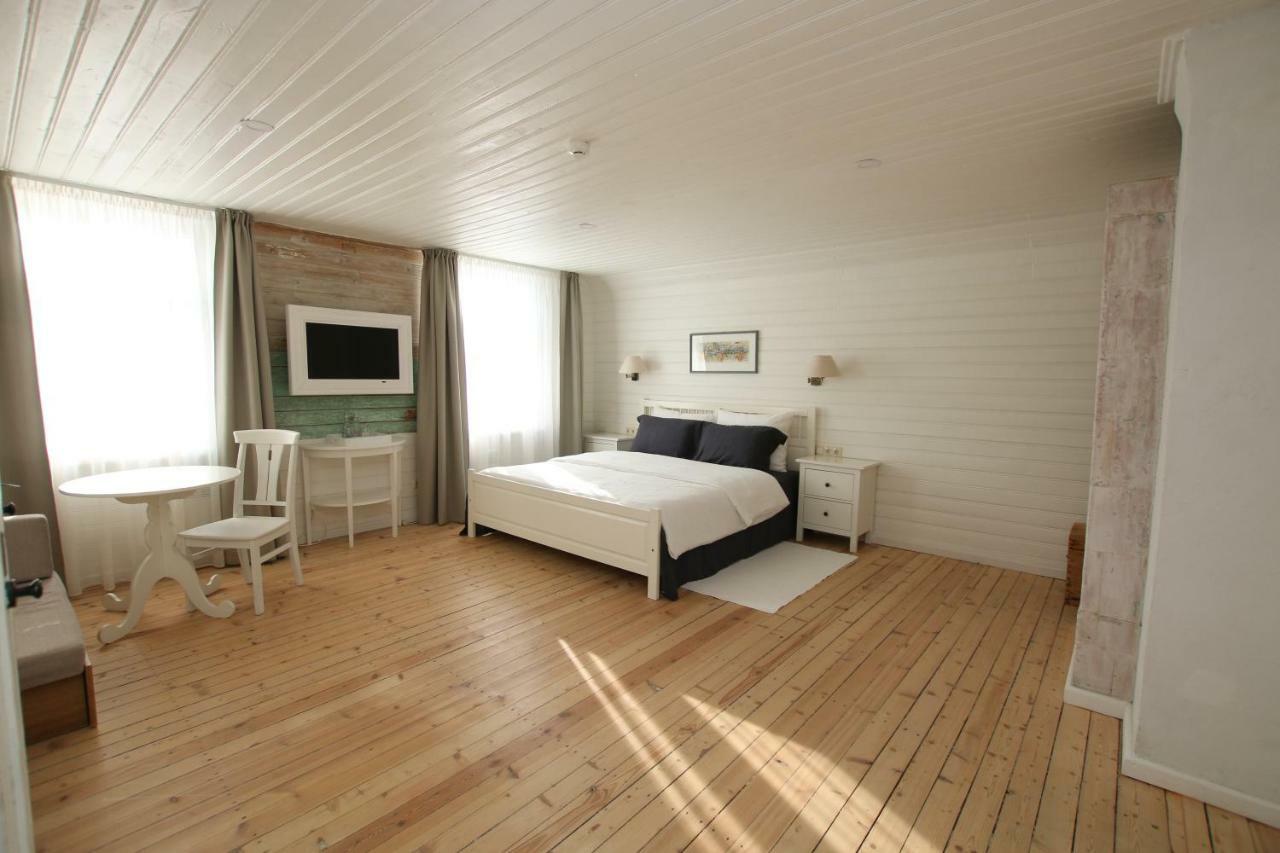 Meke Hotel Mustkalni ภายนอก รูปภาพ