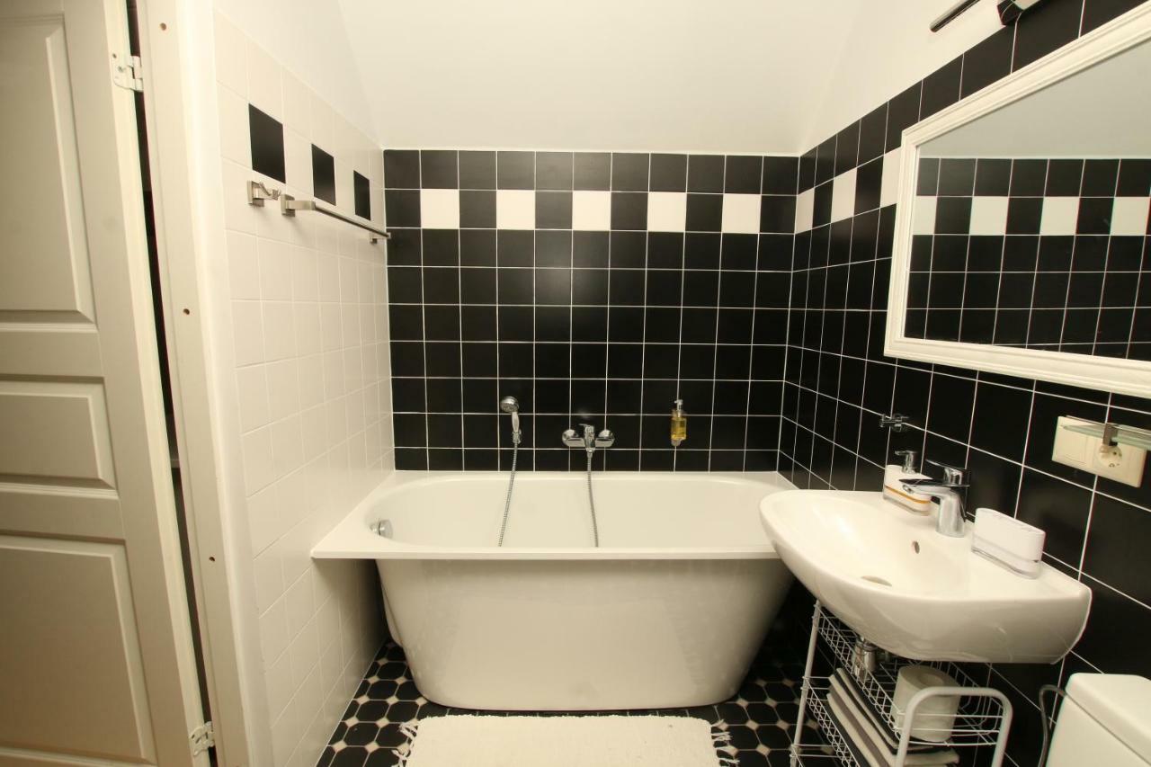 Meke Hotel Mustkalni ภายนอก รูปภาพ